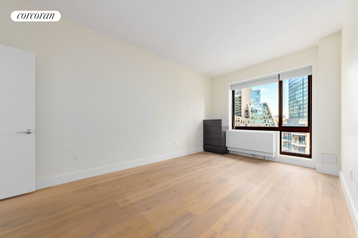 Building Photo - 25-21 43rd Ave