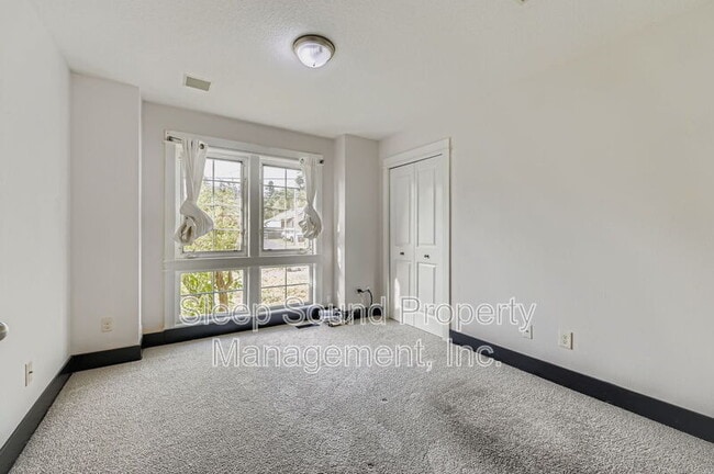 Building Photo - 4817 NE Holman St