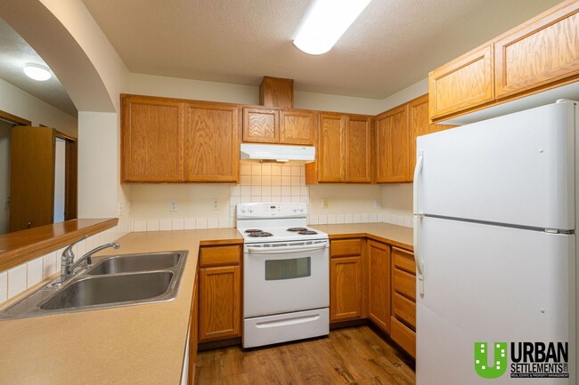 Building Photo - Great 4bd/2bth, nice location