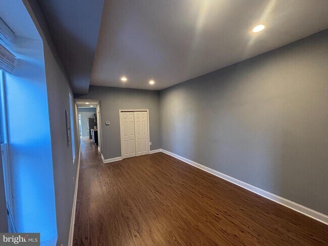 Building Photo - 3145 W Diamond St