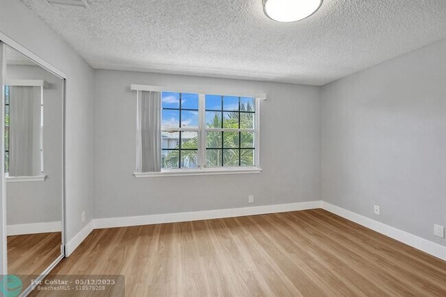 Building Photo - 4903 SW 31st Terrace