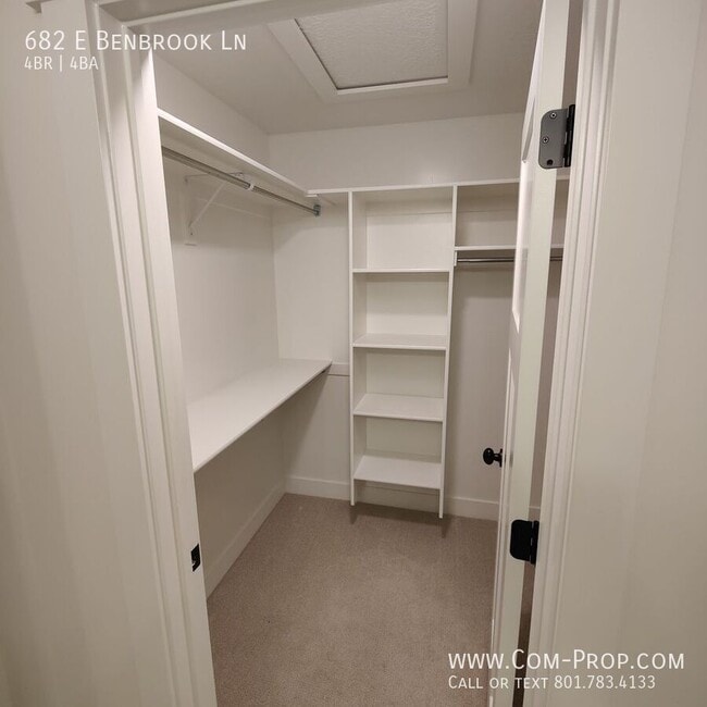 Building Photo - 682 E Benbrook Ln