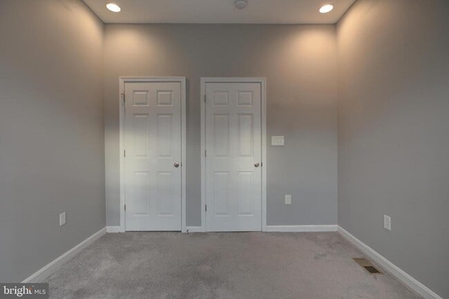 Building Photo - 16 N Bradford St