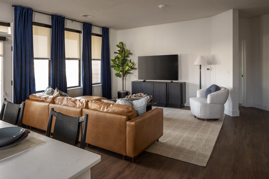Building Photo - Broadmoor at Heartwood Preserve