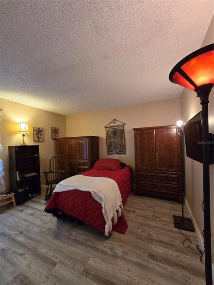 Building Photo - 105 4th Ave NE