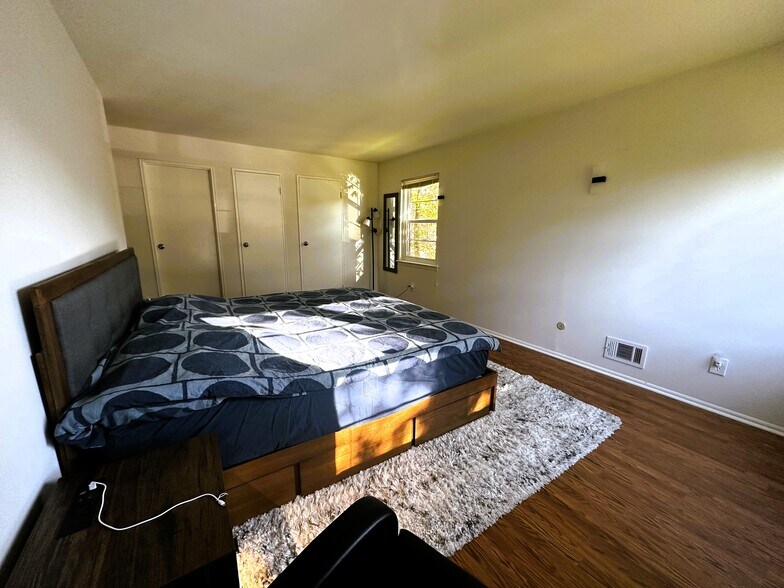 Master Bed room - 1424 Country Mill Dr