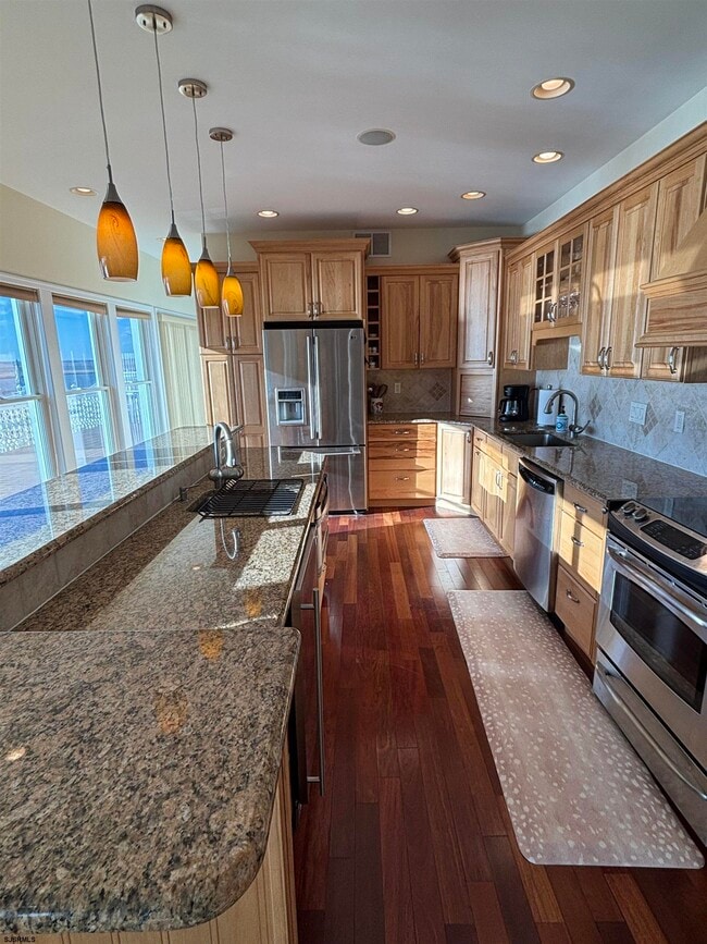 Building Photo - 802 N Harvard Ave