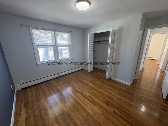 Building Photo - 321 Budlong Rd