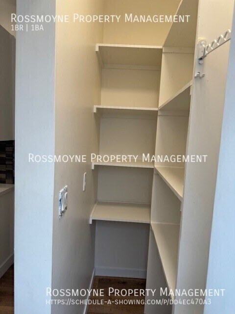 Building Photo - 747 S Chevy Chase Dr