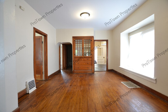 Building Photo - 10 Boulder Ave