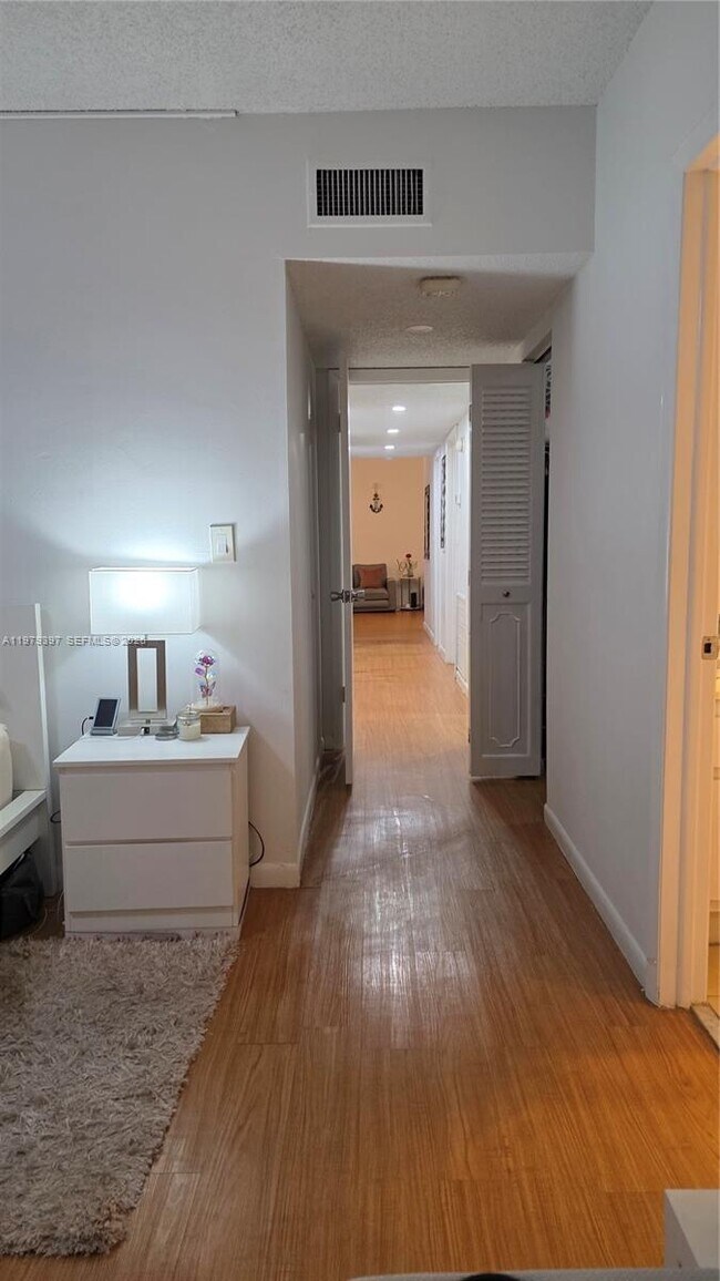 Building Photo - 750 NE 199th St