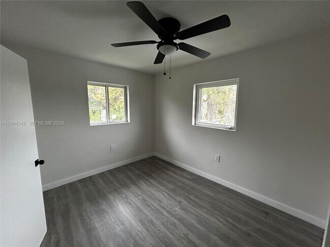 Building Photo - 4429 SW 21st St