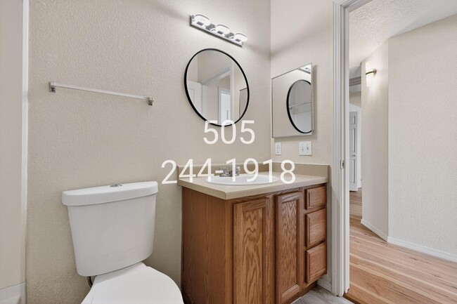 Building Photo - 1121 Meadowlark Way SE