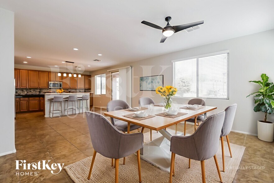 Building Photo - 10463 S Cutting Horse Dr