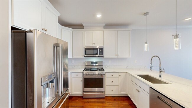 Building Photo - 87 Medford St