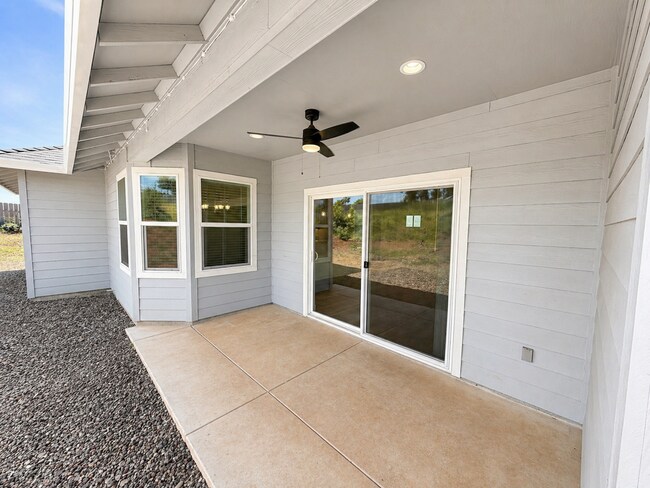Building Photo - 3BR Home w/ 2-Car Garage, Tall ceilings & Upgraded Chef's Kitchen
