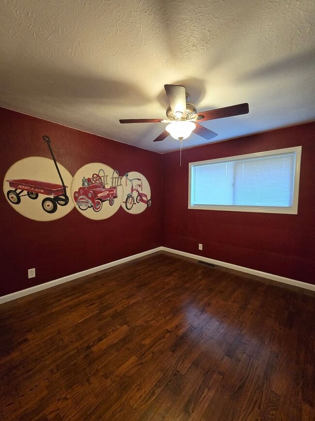 Building Photo - Pet Friendly Single Level 3 Bed 2 Bath Hom...