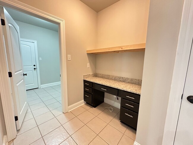 Building Photo - *$500 off FIRST MONTHS RENT MOVE IN SPECIAL* (LUCIEN FIELD ESTATES-SOUTHEAST SHREVEPORT-BEAUTIFUL...