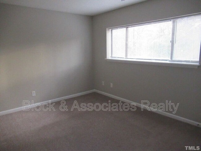 Building Photo - 552 Pine Ridge Pl