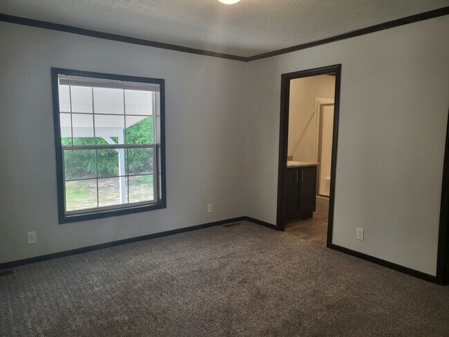 Building Photo - 212 Tollview Rd