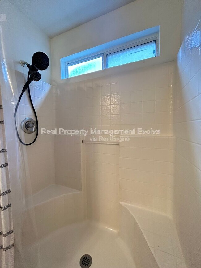 Building Photo - 4926 E Whitehall Dr