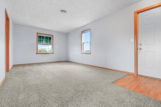 Building Photo - 814 N Wisconsin St