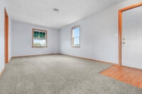 Building Photo - 814 N Wisconsin St