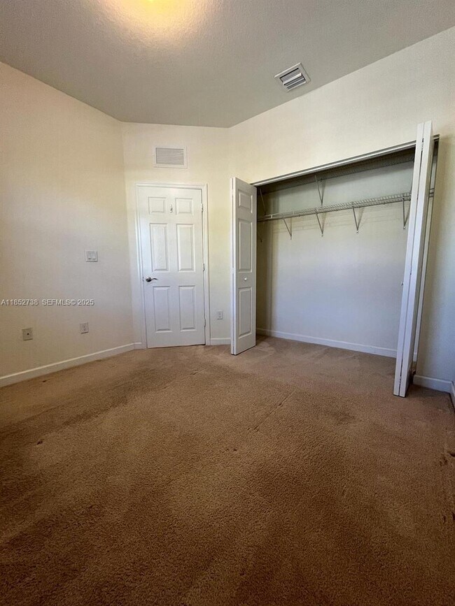 Building Photo - 159 SE 33rd Terrace