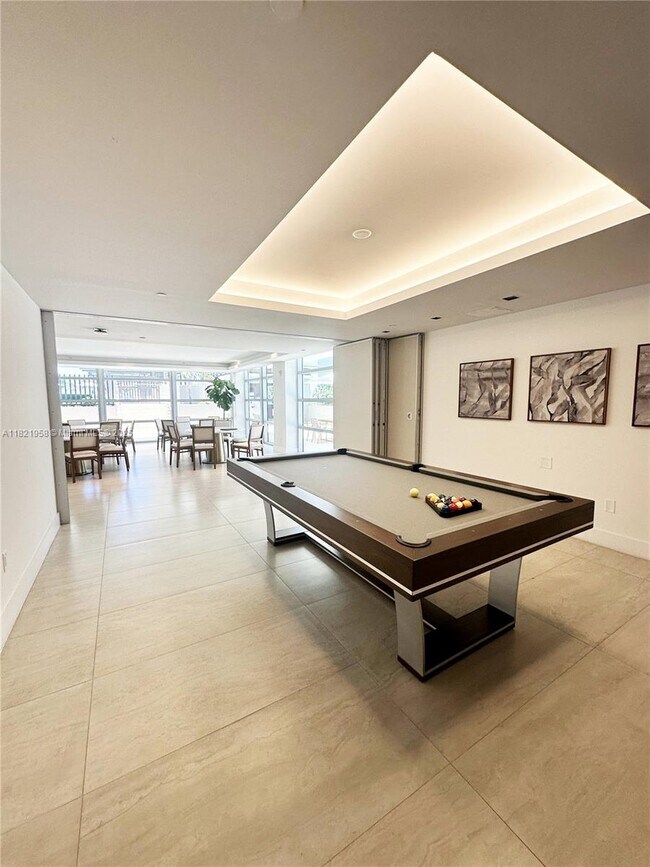 Building Photo - 3100 N Ocean Dr