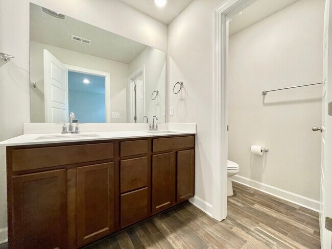 Building Photo - 614 Reese Ln