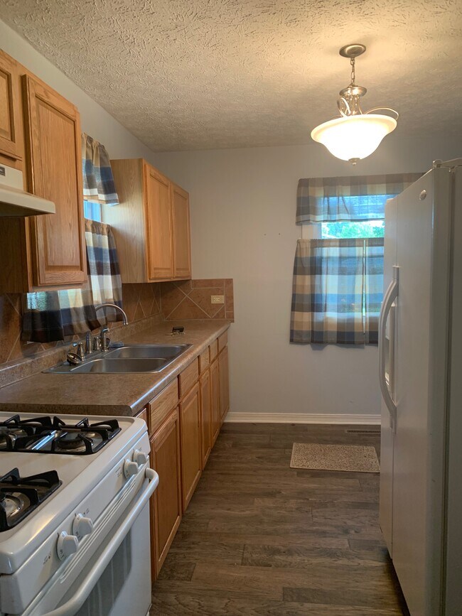 Building Photo - 1109 Sarasota Dr