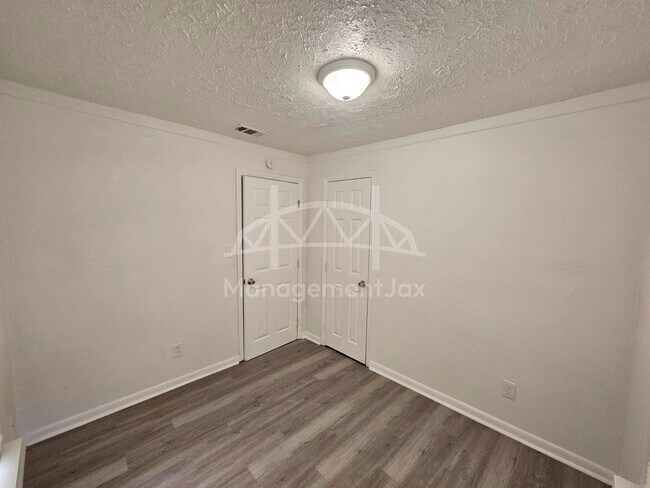 Building Photo - 2210 Pullman Ave