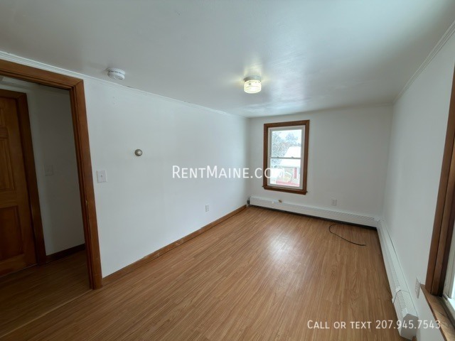 Building Photo - 27 Kineo St