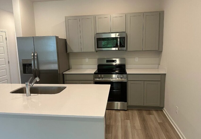 Building Photo - 3015 Seguaro Ln
