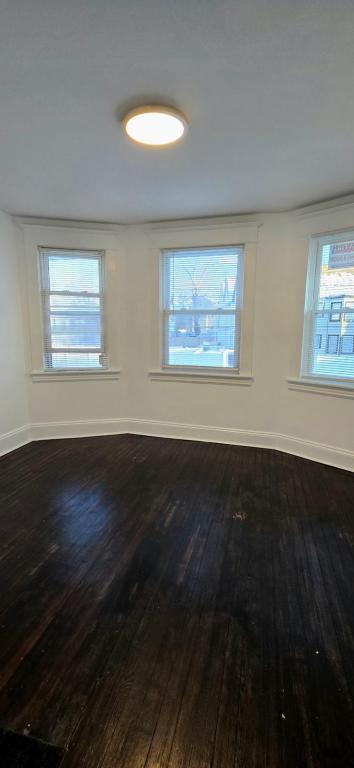 Building Photo - 409 Plymouth Ave