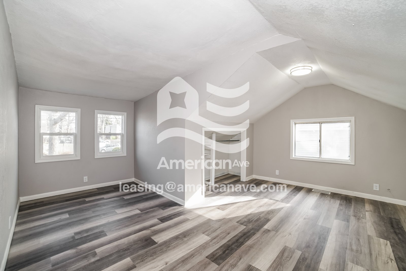 Building Photo - 1214 E Corrington Ave