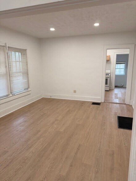 Building Photo - 11832 Simcoe St