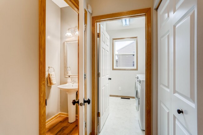 Building Photo - 7586 Inland Ln N