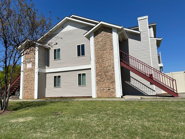 Building Photo - Chasewood Village
