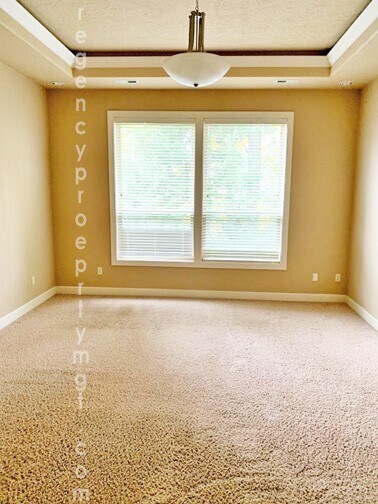 Building Photo - Entertainers dream! Spacious 4 bedroom hom...