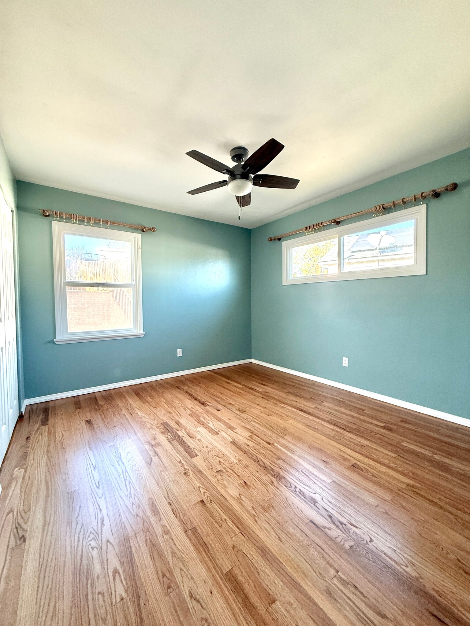 Building Photo - 1720 Midvale Dr