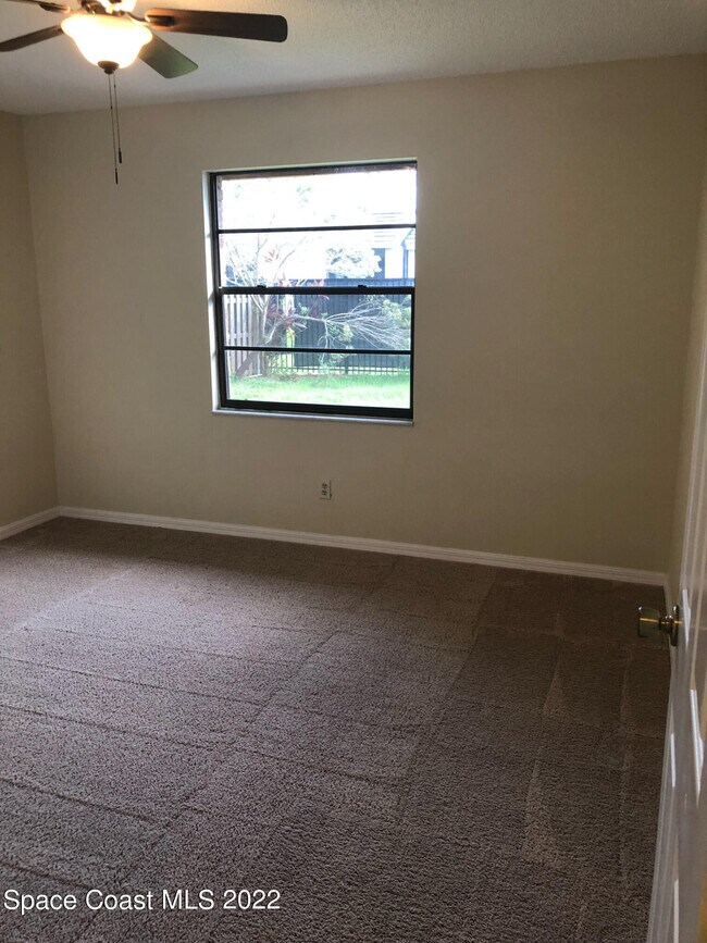 Building Photo - 3137 Village Park Dr