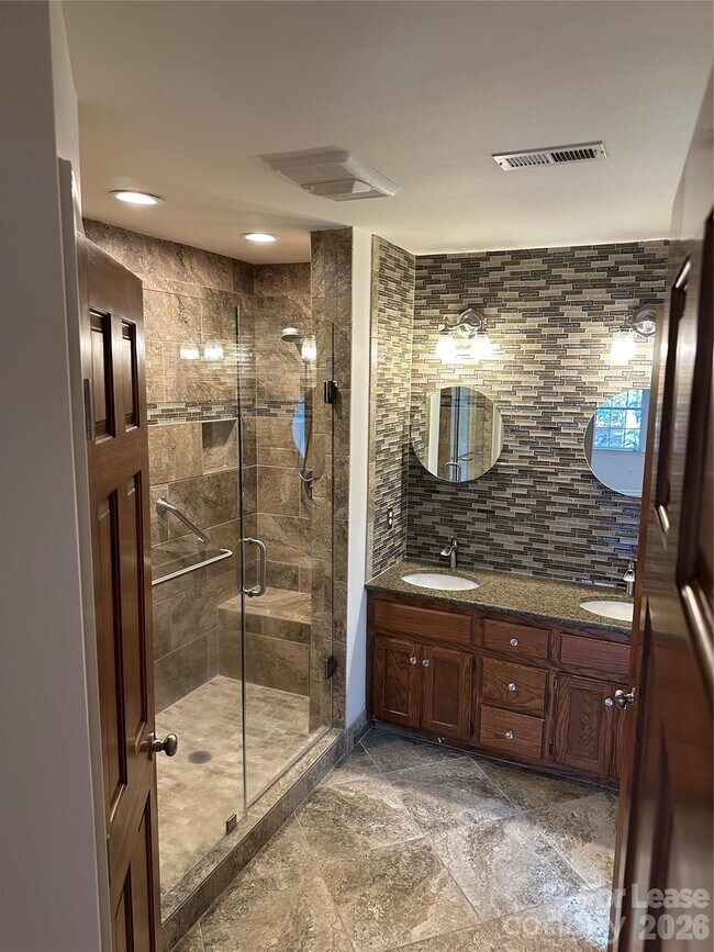 Building Photo - 124 Moonlight Way