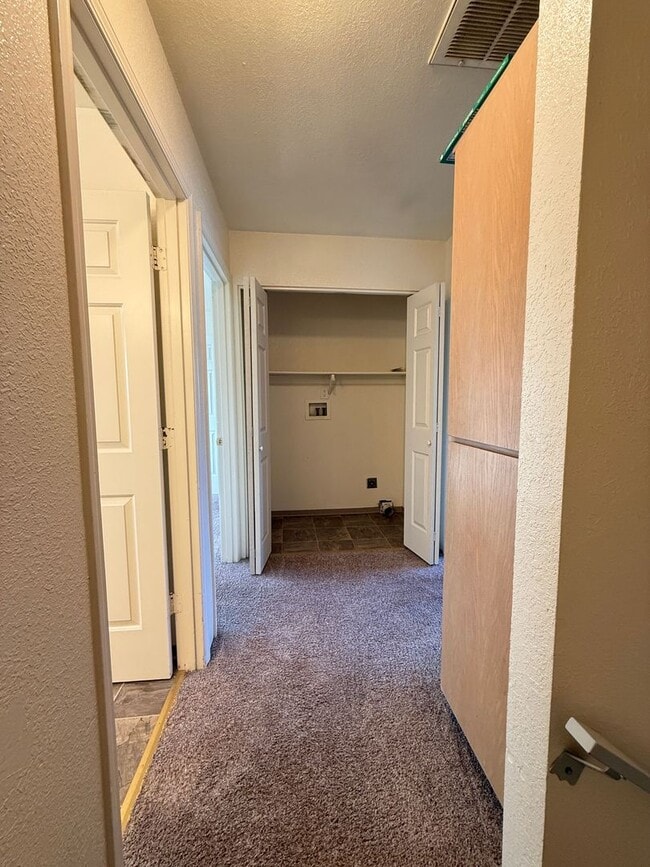 Building Photo - 2037 Campus Dr