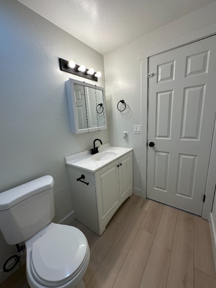 Building Photo - 1843 Parkway Blvd