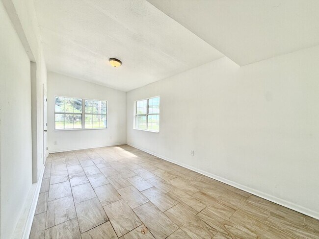 Building Photo - 2125 Mark Ave