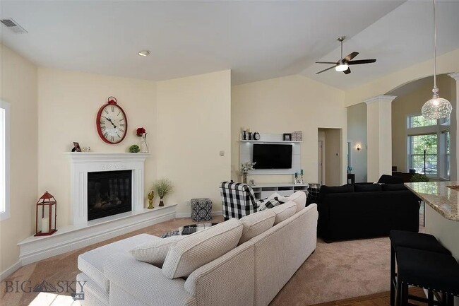 Building Photo - 2418 Lasso Ave