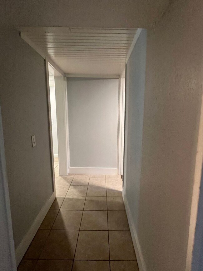 Building Photo - Check out this Classic Charmer