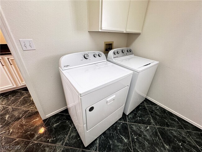 Building Photo - 11000 McKendrec Ct