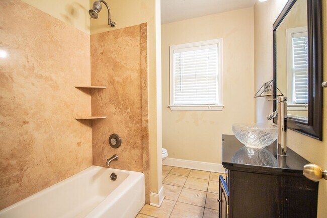Building Photo - 3 Bedroom 2 bathroom house in Tech Terrace!
